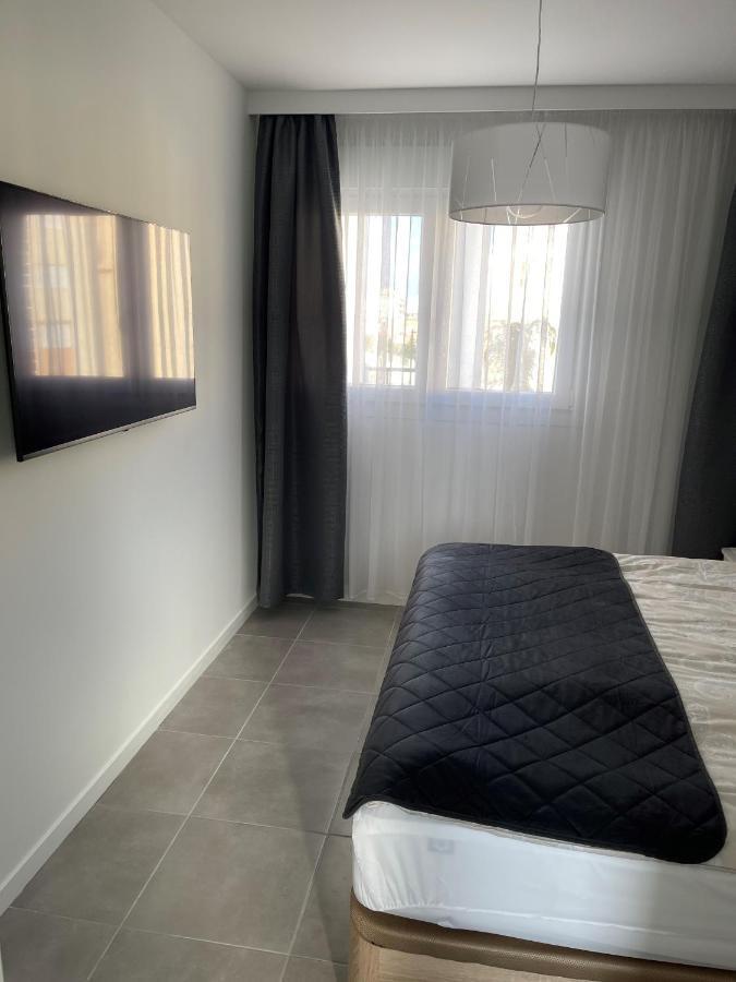 Sunny Apartment In Denia With Outdoor Swimming Pool And Garage Parking Place Included, 300M From The Sandy Beach 外观 照片