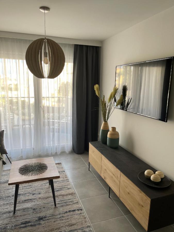 Sunny Apartment In Denia With Outdoor Swimming Pool And Garage Parking Place Included, 300M From The Sandy Beach 外观 照片